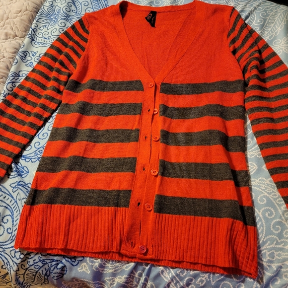 Yoki sweater - Picture 1 of 2